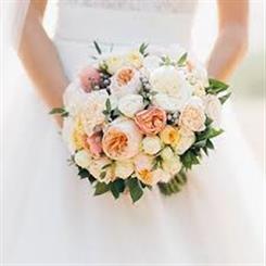 Peaches &#39;n&#39; Cream Bridal Bouquet